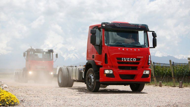 Por todos los caminos del país circulan los camioneros. Reconocen que aunque se trata de un trabajo muy duro