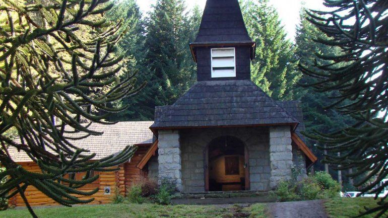 Saquearon una capilla, se tomaron un whisky y se quedaron a dormir