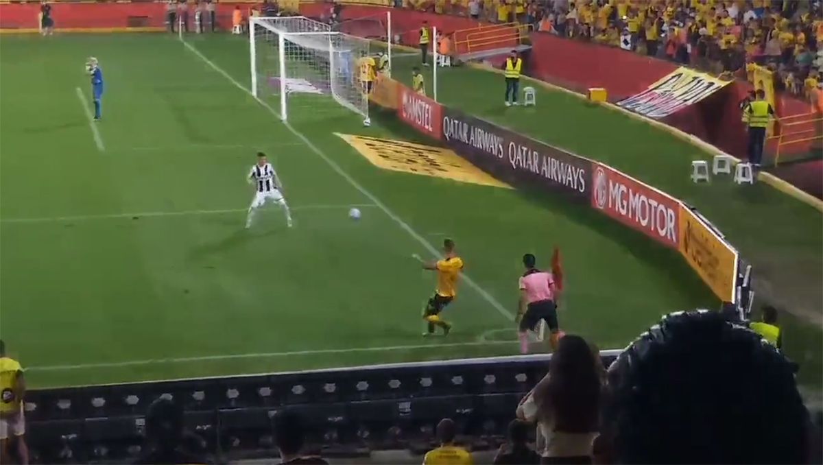 El golazo olímpico de un argentino que da la vuelta al mundo