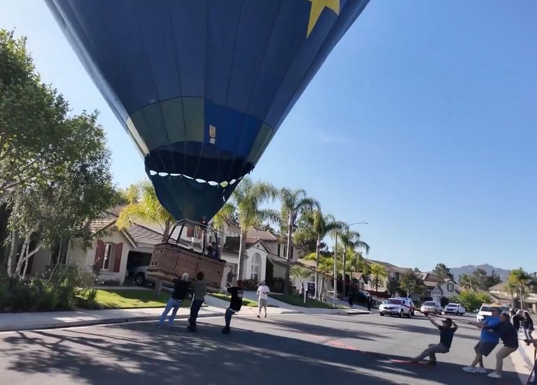 Una vez reabastecido, el globo aerostático fue reinflado y elevado nuevamente. Una vez reabastecido, el globo aerostático fue reinflado y elevado nuevamente.