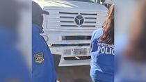 El personal policial relevó más de 80 vehículos durante el procedimiento.