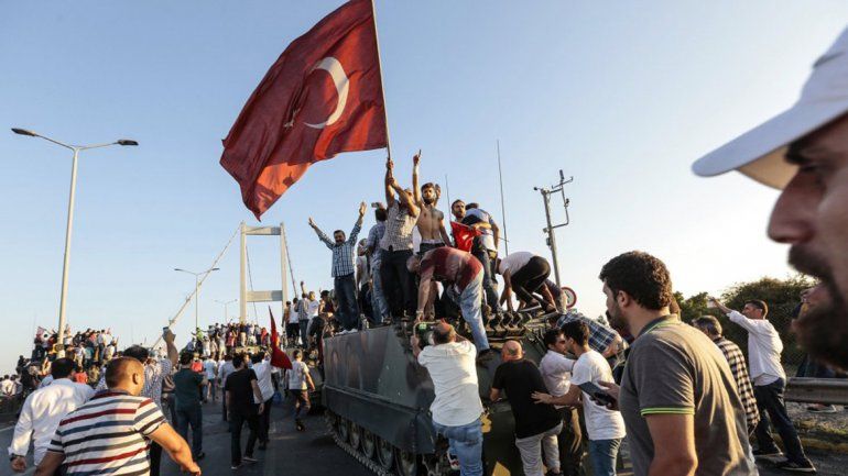 Son 6 mil los detenidos tras el intento de golpe en Turquía