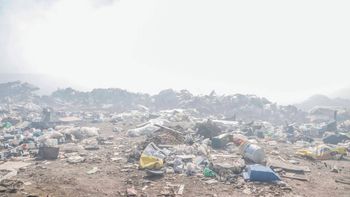 Un nuevo incendio se desató este martes en el basural de Cipolletti. Un nuevo incendio se desató este martes en el basural de Cipolletti.