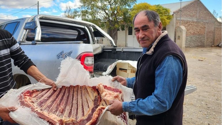 Don Chuma, el ex intendente que se ganó un costillar en los festejos por el Día del Trabajador