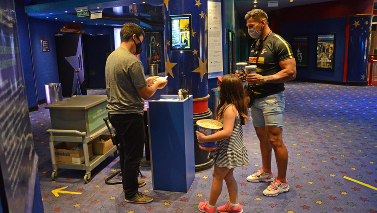 Spider-Man, Sing 2 y el turismo en Neuquén mantuvieron el movimiento de los cines