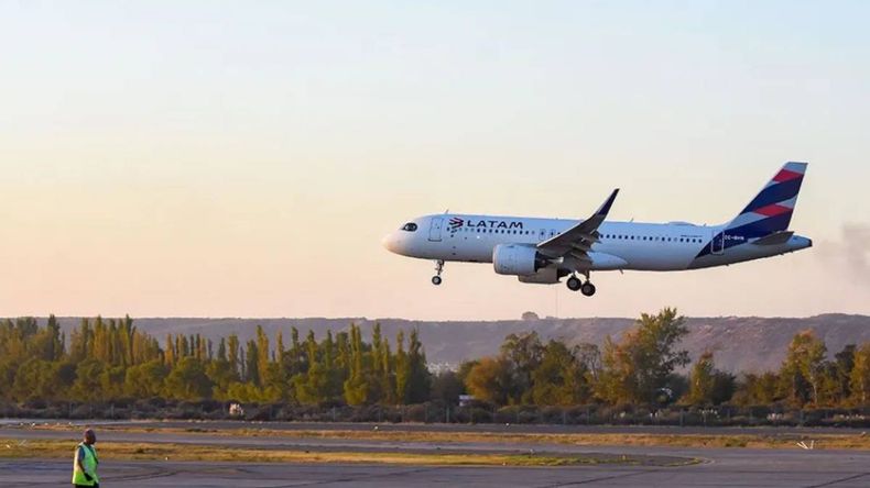 Tras cuatro meses de vuelos, LATAM suspendió la ruta Neuquén-Chile