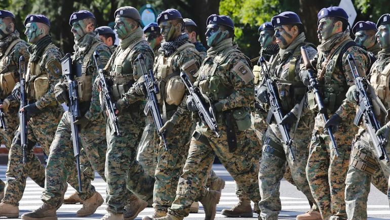 El Ejército Argentino, ante una purga sin precedentes. 23 militares dados de baja en las últimas horas, sumados a los 16 del mes pasado. El Ejército Argentino, ante una purga sin precedentes. 23 militares dados de baja en las últimas horas, sumados a los 16 del mes pasado.