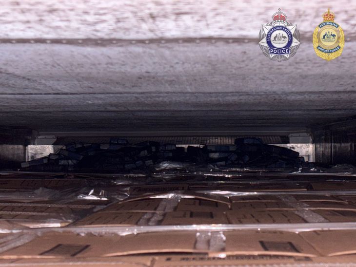 La Fuerza Fronteriza Australiana detectó 110 paquetes de cocaína ocultos entre la carga de fruta congelada en el puerto de Port Botany, en Sídney. La Fuerza Fronteriza Australiana detectó 110 paquetes de cocaína ocultos entre la carga de fruta congelada en el puerto de Port Botany, en Sídney.