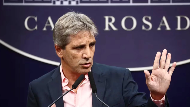 El ministro Luis Caputo, busca cambiar la lógica que traían las negociaciones paritaria, apuntalando la productividad del trabajador. El ministro Luis Caputo, busca cambiar la lógica que traían las negociaciones paritaria, apuntalando la productividad del trabajador.