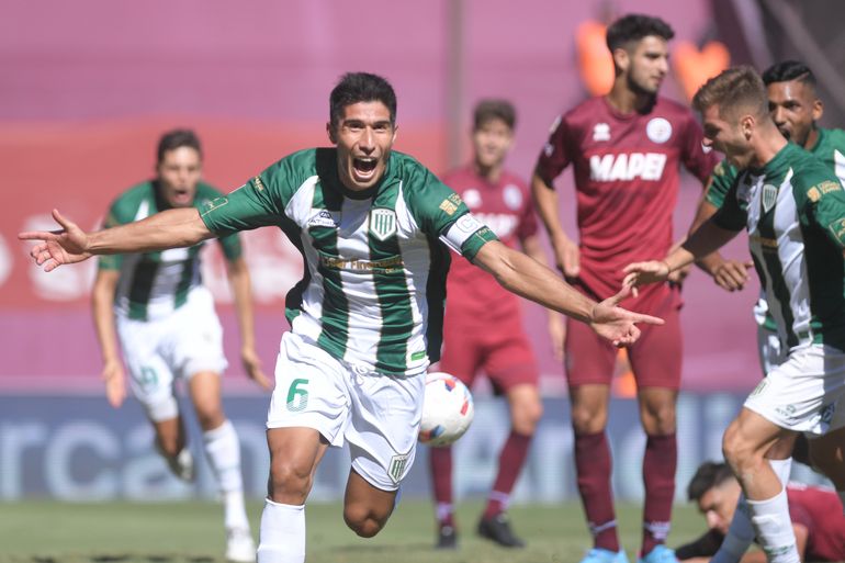 Video: Escándalo en el gol de Banfield que definió el clásico del Sur