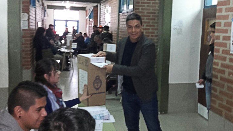 Temprano, los precandidatos pasaron por las urnas