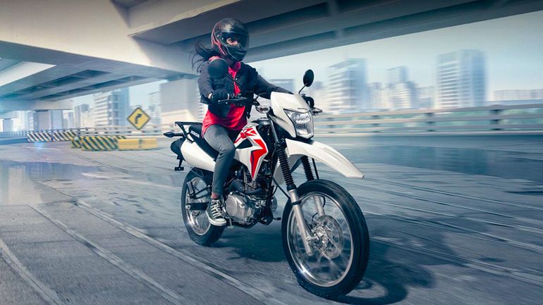 La Honda XR 150 tiene un buen desempeño urbano. La Honda XR 150 tiene un buen desempeño urbano.
