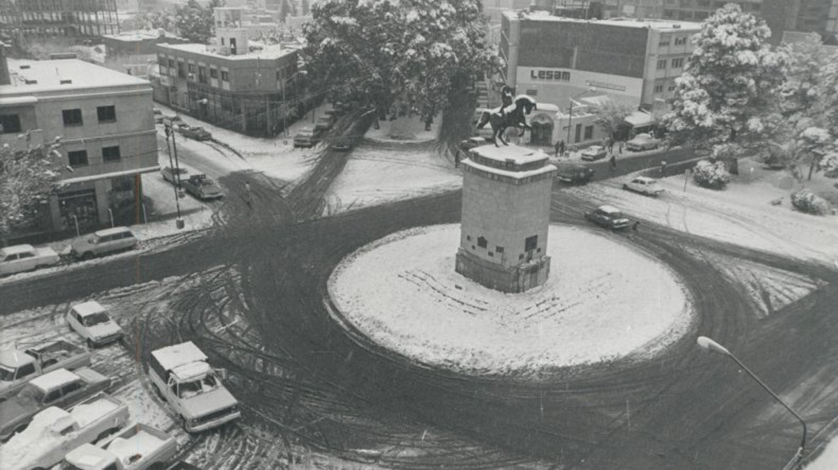 El centro neuquino quedó paralizado por la nieve&nbsp;