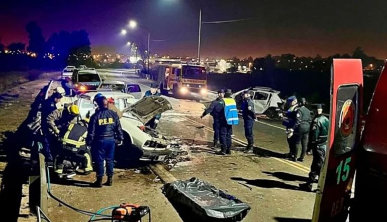 Se cruzó de carril y provocó una brutal tragedia: murió un hombre y una beba está grave