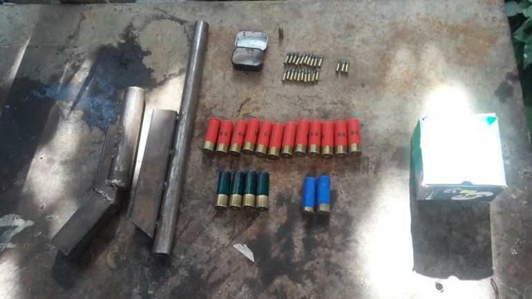 El operativo permitió secuestrar cocaína y plantas de marihuana.