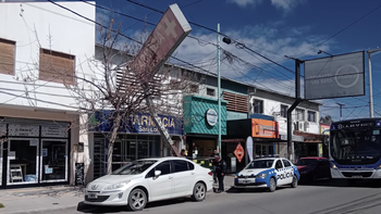 temporal: la rafaga mas fuerte, carteles, arboles caidos y un incendio temporal: la rafaga mas fuerte, carteles, arboles caidos y un incendio