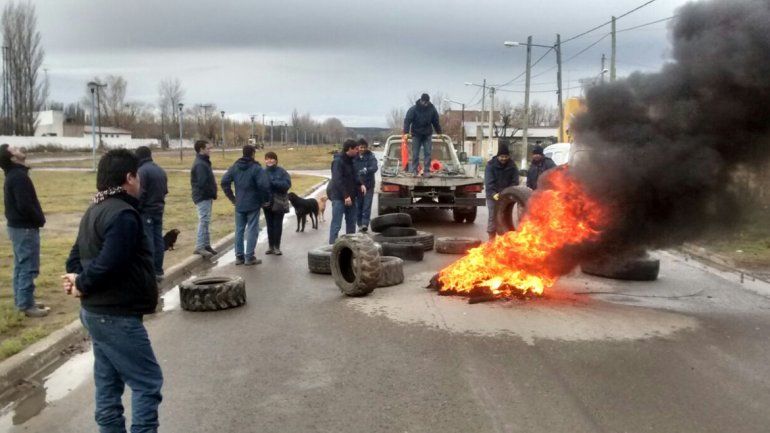 Paro del personal del EPAS en Senillosa