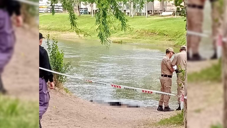 Encontraron a un hombre muerto debajo del puente de calle Río Negro.