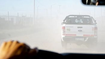 El viento complica también la visibilidad en las rutas. El viento complica también la visibilidad en las rutas.