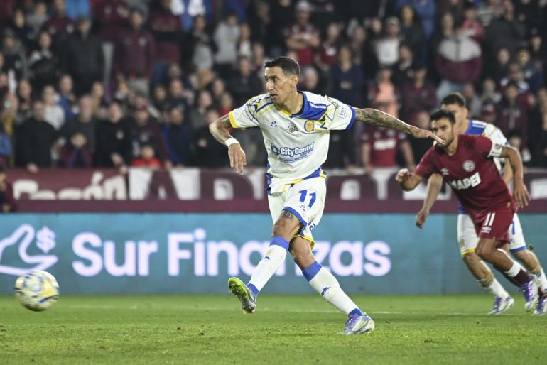 Ángel Di María convirtió el gol de la victoria para Rosario Central.