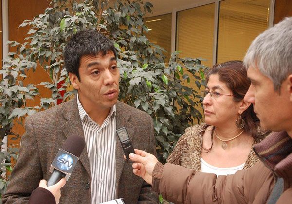Escobar presentó proyectos de democracia semidirecta