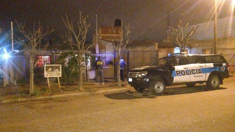 Centenario: secuestran cocaína, motos robadas y detienen a cuatro personas