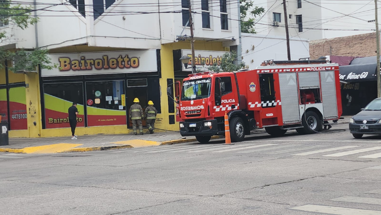 Susto en el centro por un incendio en un local de comidas