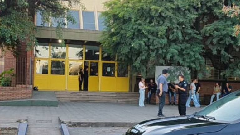 Así se evitó una masacre en una escuela de Santa Fe: quién logró reducir al alumno armado.