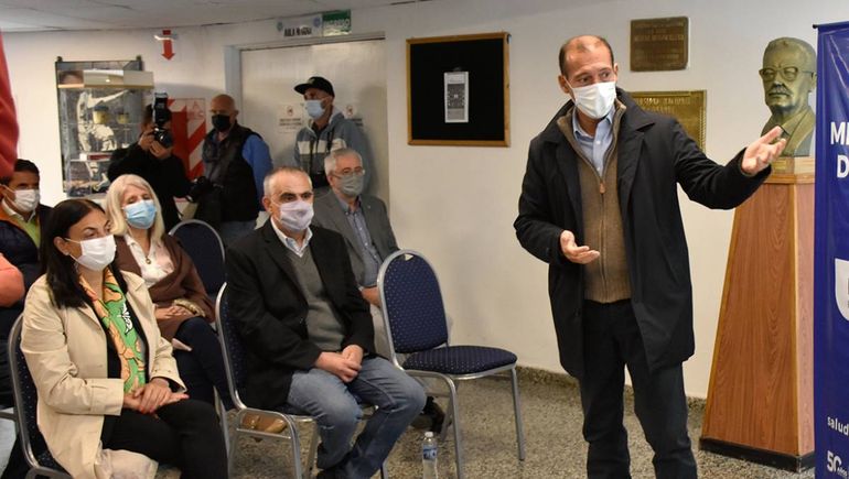 Del acto de inauguración del vacunatorio en la UNCo participaron el gobernador de la provincia de Neuquén, Omar Gutiérrez, y la Ministra de Salud, Andrea Peve. 