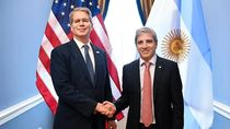 Scott Bessent en secretario del Tesoro de EEU y el ministro Luis Caputo. No se van las dudas por el dólar.