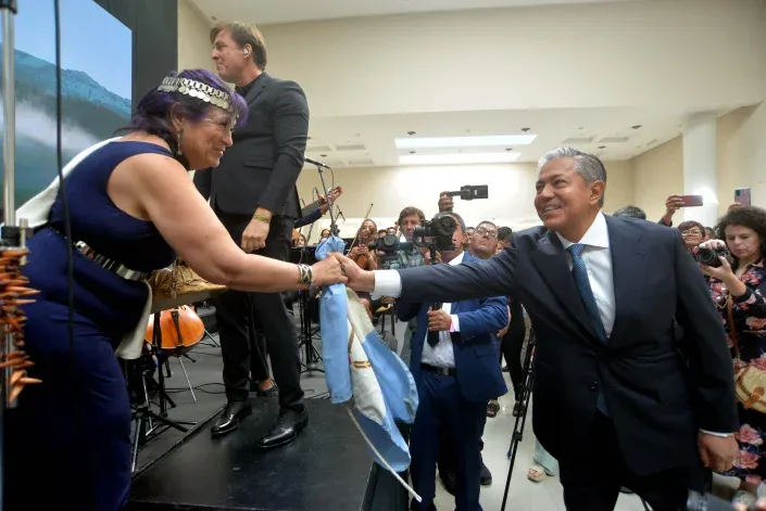 Marite Berbel junto a Rolando Figueroa. Marite Berbel junto a Rolando Figueroa.