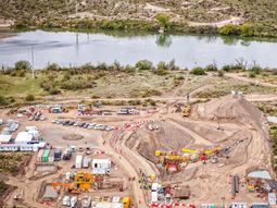 Hito histórico. El ducto de VMOS cruzó por debajo del río Negro, a unos 25 metros de profundida. La obra se hizo cerca de Chelforó. Hito histórico. El ducto de VMOS cruzó por debajo del río Negro, a unos 25 metros de profundida. La obra se hizo cerca de Chelforó.