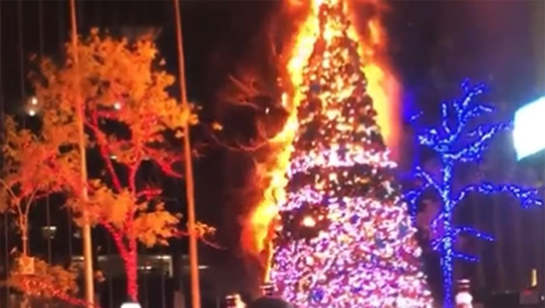 Impresionante incendio del árbol navideño de Fox News