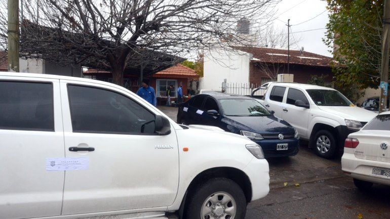 Delitos Económicos de la Policía secuestró dos camionetas y dos autos.