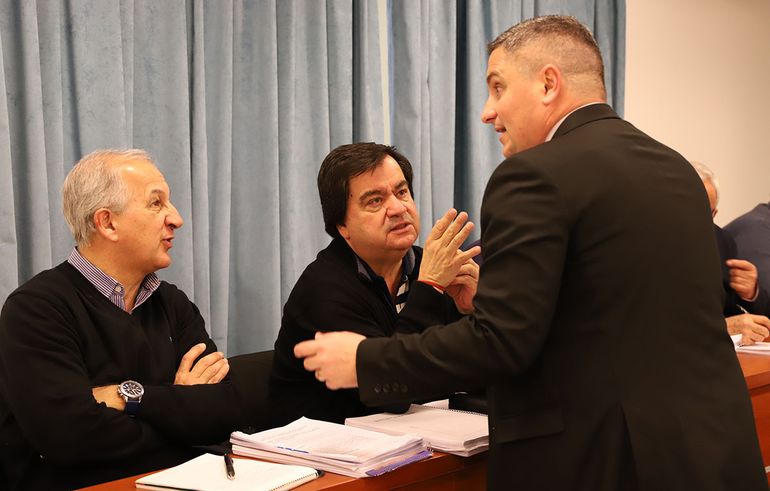 El abogado defensor Juan Manuel coto defiende al director provincial de Obras Públicas, Raúl Capdevila y al director Carlos Córdoba, el funcionarios del gobierno provincial. El abogado defensor Juan Manuel coto defiende al director provincial de Obras Públicas, Raúl Capdevila y al director Carlos Córdoba, el funcionarios del gobierno provincial.