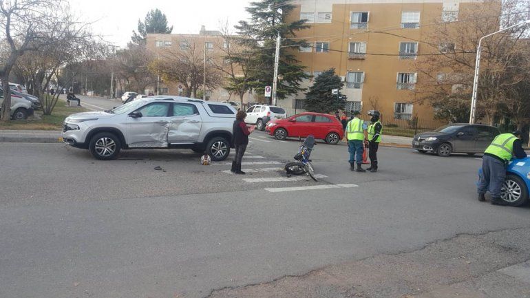Motociclista herido tras chocar contra una camioneta