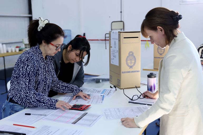 Comenzó el escrutinio definitivo para las elecciones 2025. | LM Neuquen Comenzó el escrutinio definitivo para las elecciones 2025.