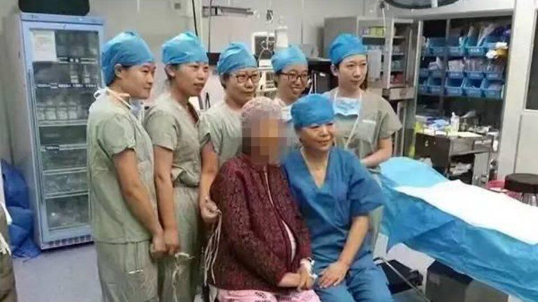 La flamante madre y su marido habían perdido a su hija hace unos años. Desde entonces tomaron la decisión de intentar ser padres otra vez.