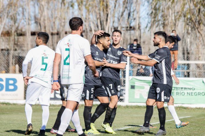 El festejo de gol de Mellado y sus compañeros.