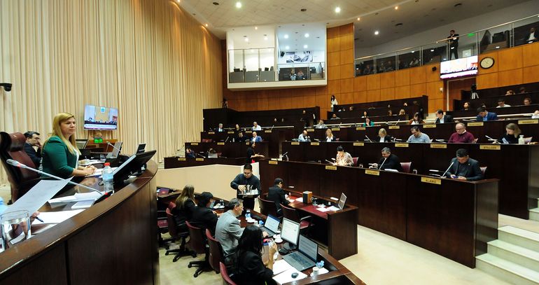 Sesión de la Legislatura en la cual se aprobó el endeudamiento por u$s500 millones. Sesión de la Legislatura en la cual se aprobó el endeudamiento por u$s500 millones.