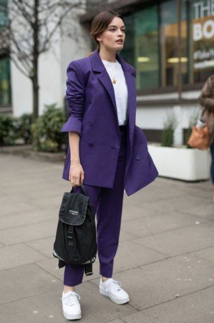 La actriz de Sex Education vestida con un toque de masculinidad