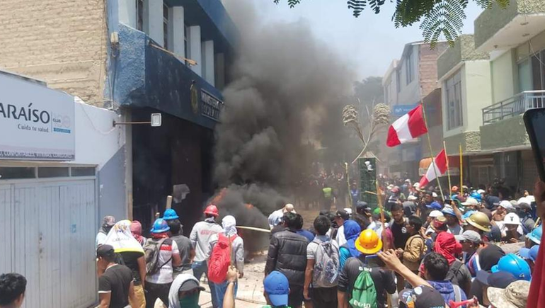 Represión y muertes en Perú tras el golpe contra el Presidente Castillo