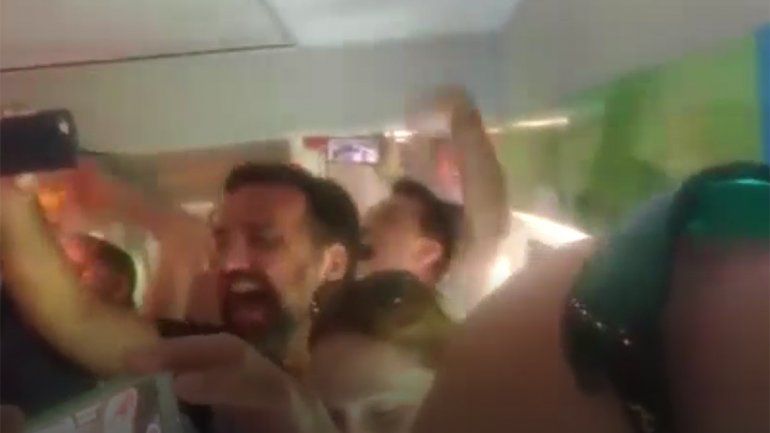 Así fue el aliento albiceleste en el tren de Moscú a Nizhni