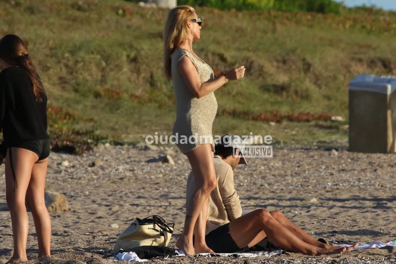 Nicole Neumann se fue a Punta del Este con Manu Urcera y dos de sus hijas. Nicole Neumann se fue a Punta del Este con Manu Urcera y dos de sus hijas.