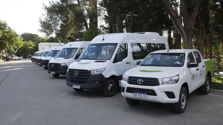 La provincia entregó vehículos al interior. La provincia entregó vehículos al interior.