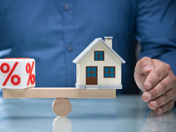 La tasa de interés, clave a la hora de elegir la toma de un crédito hipotecario. La tasa de interés, clave a la hora de elegir la toma de un crédito hipotecario.
